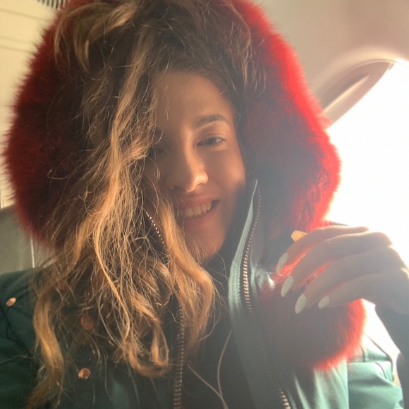 Meet your Posher, Paige - Picture 2 of 4